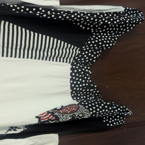 Chicos Travelers Black & White Mixed Pattern Top Size Medium Petite ( 8/10) - Picture 4 of 6